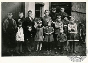 Rien van der Ende rechtsboven 1934 (Foto historische kring Elden)