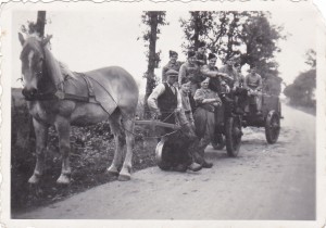 Aardappelen rooien met de Arbeidsdienst